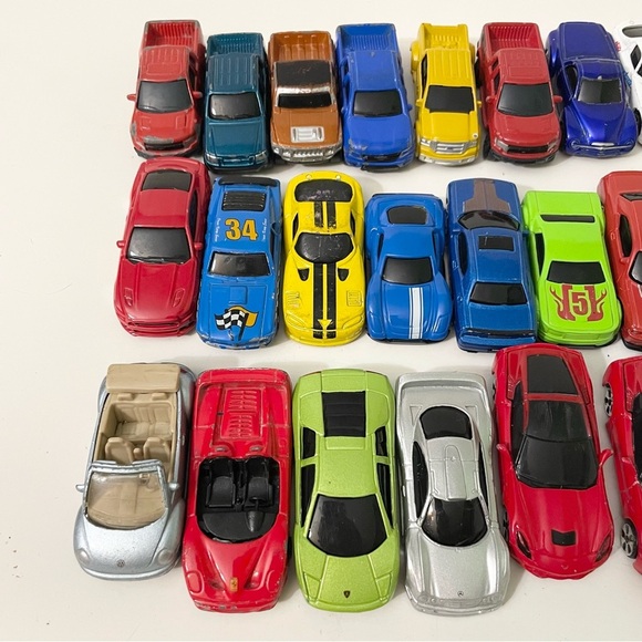 Lot of 27 Die-Cast Maisto Toy Cars Diecast - Picture 8 of 16